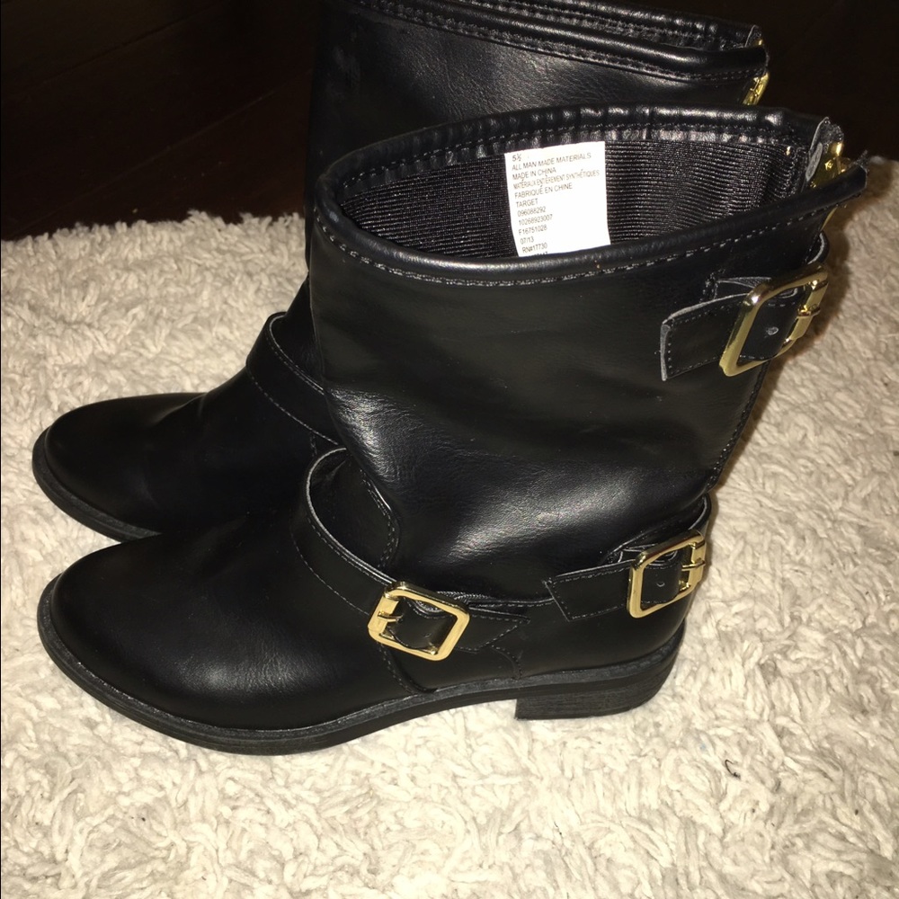 Black ankle booties