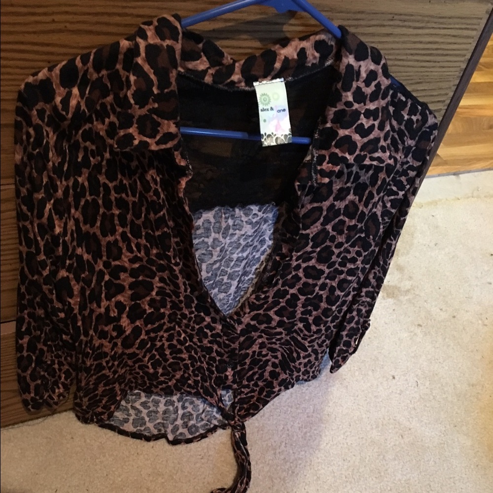 Leopard print crop top! 3/4 sleeve