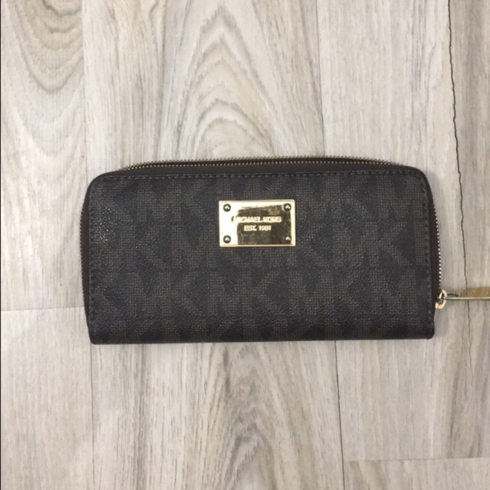 Michael Kors Jet Set Continental Wallet