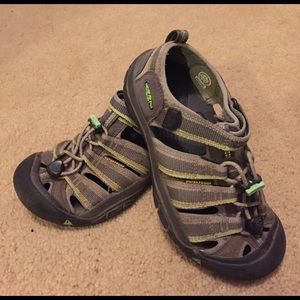 Boys Keen waterproof hiking sandals, Size 2