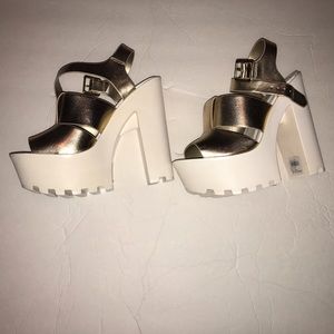 6.5 SODA LEALA GOLD ⚜️chunky heels.