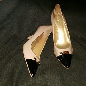 Women's Coach Zan Pumps Size 10 B