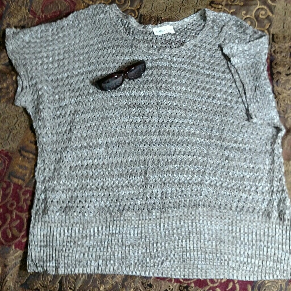 Lightweigh sweater. Or trending with long-sleeve