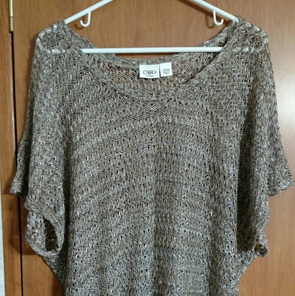 Lightweigh sweater. Or trending with long-sleeve - Picture 3 of 4