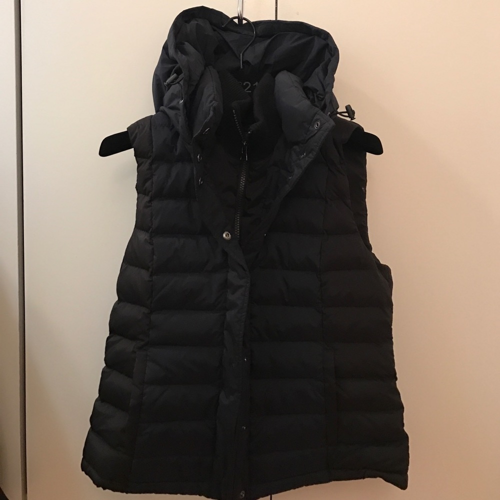 NEW Theory x Uniqlo puffer jacket with tag