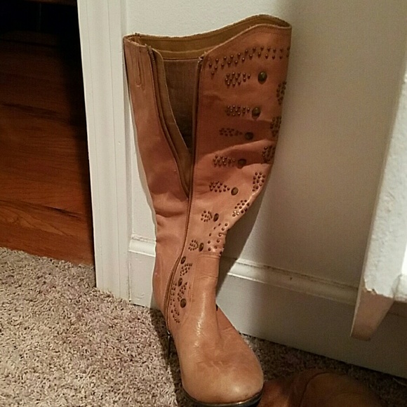 Boots - Picture 3 of 3