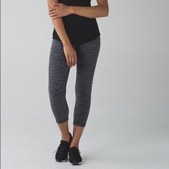 NWOT Lululemon Wunder Under Crops - Picture 1 of 5