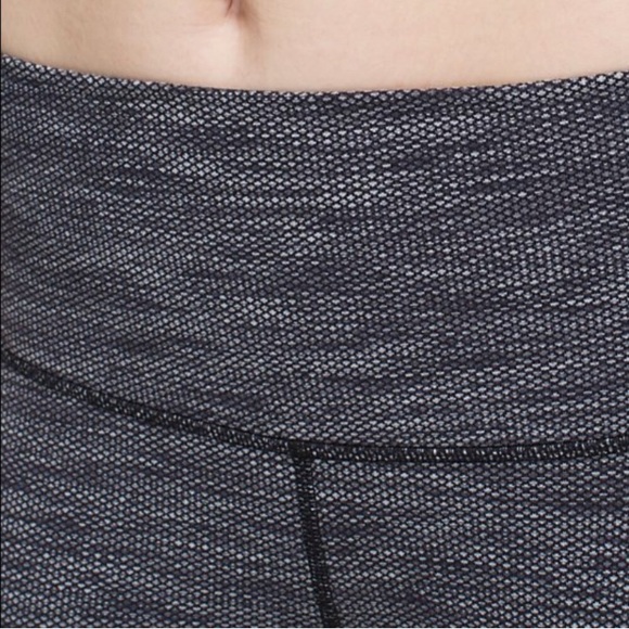 NWOT Lululemon Wunder Under Crops - Picture 2 of 5