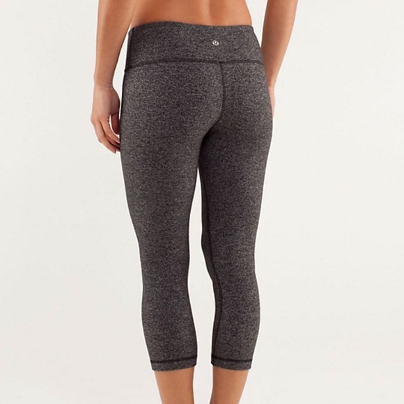 NWOT Lululemon Wunder Under Crops - Picture 5 of 5