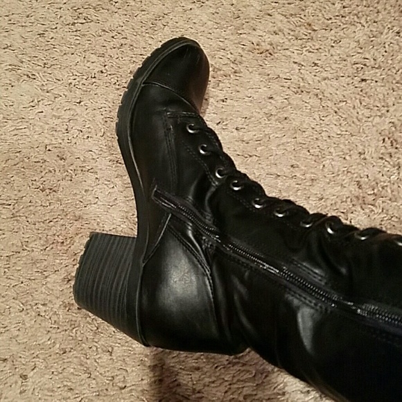 Knee high lace up boot - Picture 2 of 3