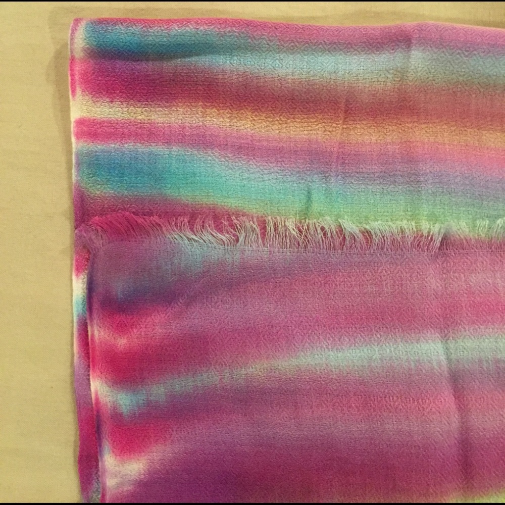 Loft Scarf - Picture 3 of 4