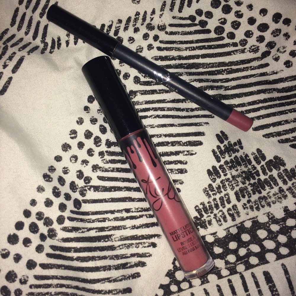 Kylie Lip Kit in Posie K