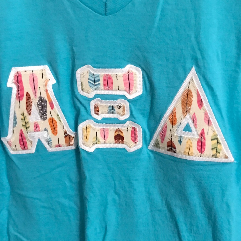 Medium alpha Xi delta v neck t shirt NWOT