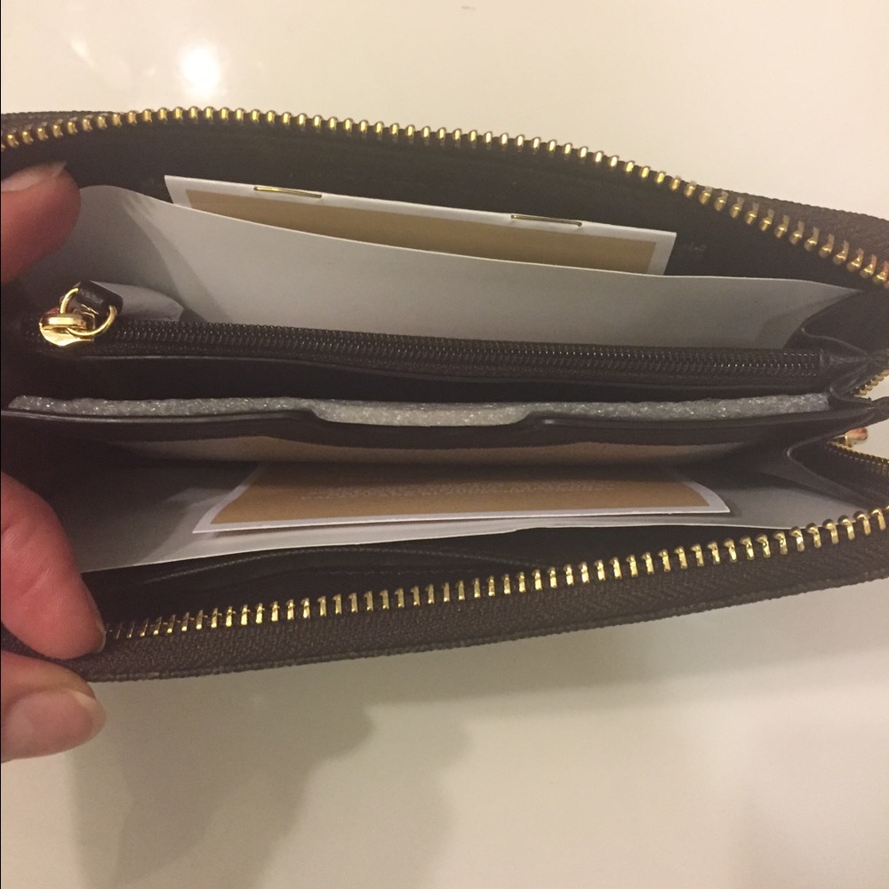 ‼️FIRM PRICE‼️MICHAEL KORS PHONE WRISTLET WALLET - Picture 3 of 5