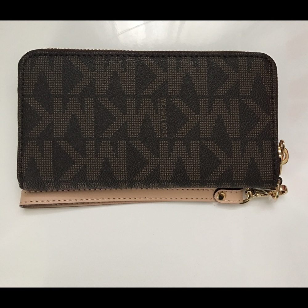 ‼️FIRM PRICE‼️MICHAEL KORS PHONE WRISTLET WALLET - Picture 2 of 5