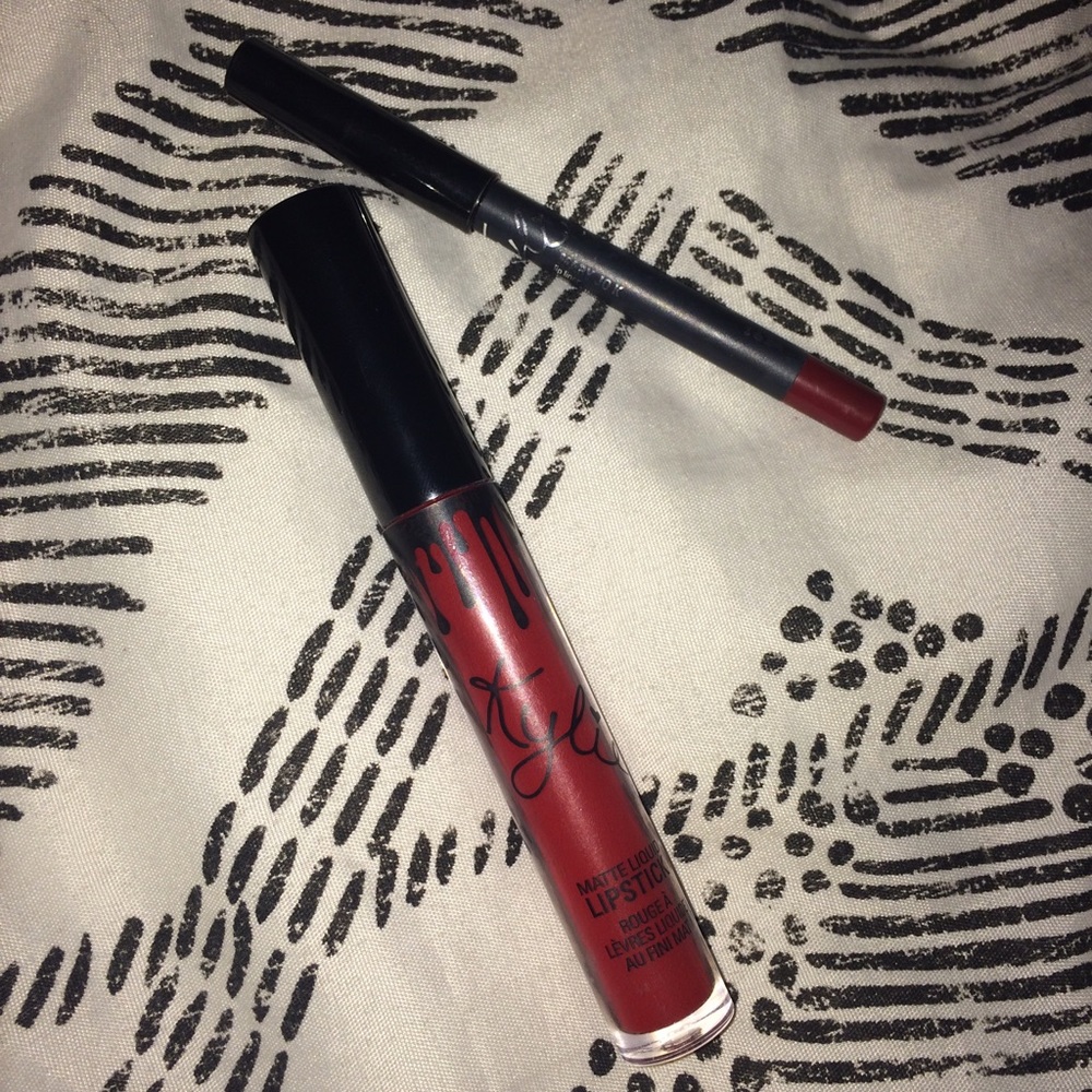 Kylie Lip Kit in Mary Jo K