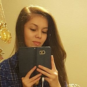 Meet your Posher, Raquel