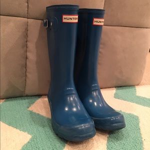 Blue hunter rain boots
