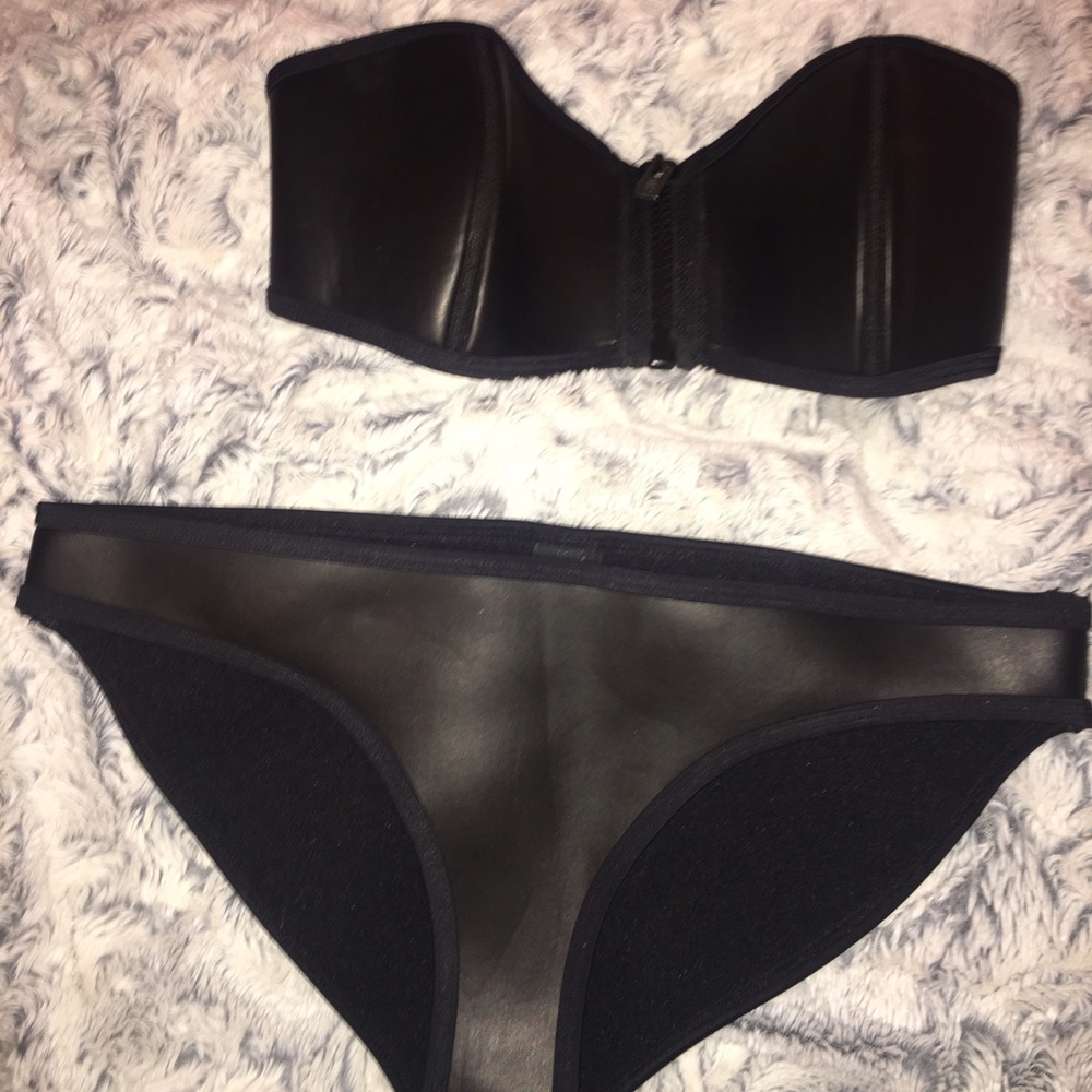 Black strapless triangl suit