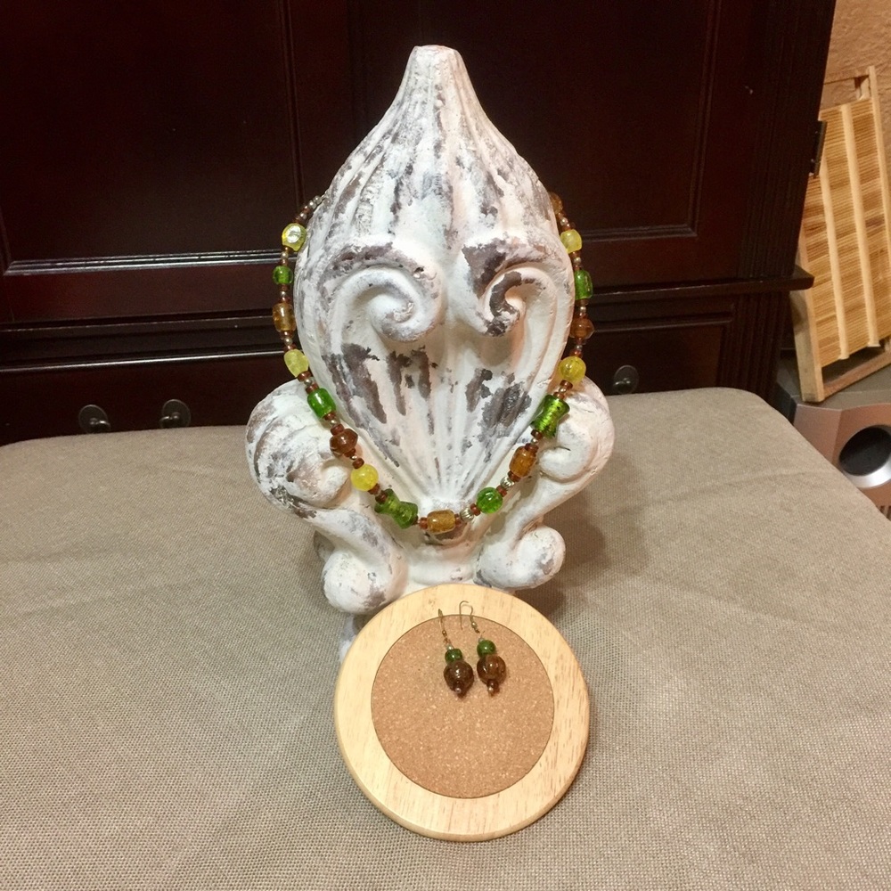 2 pc glass bead necklace and matching earrings