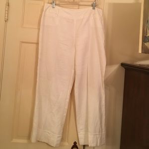 White linen fully lined cuffed trousers.