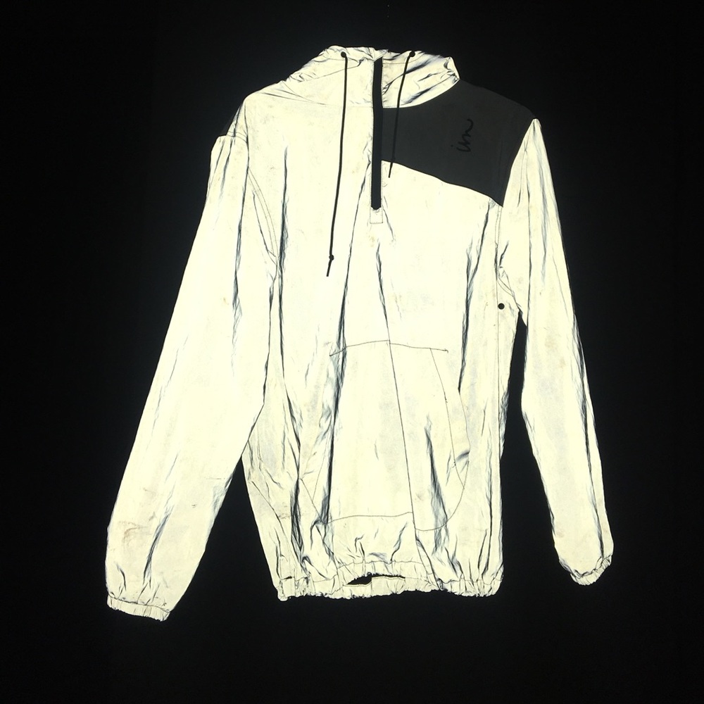 Holographic windbreaker