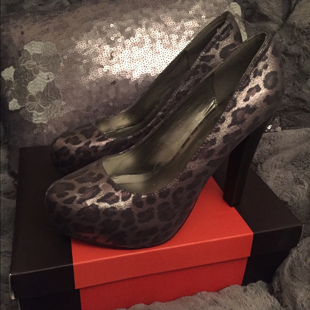 Gorgeous Guess heels BNIB size 9, pewter leopard