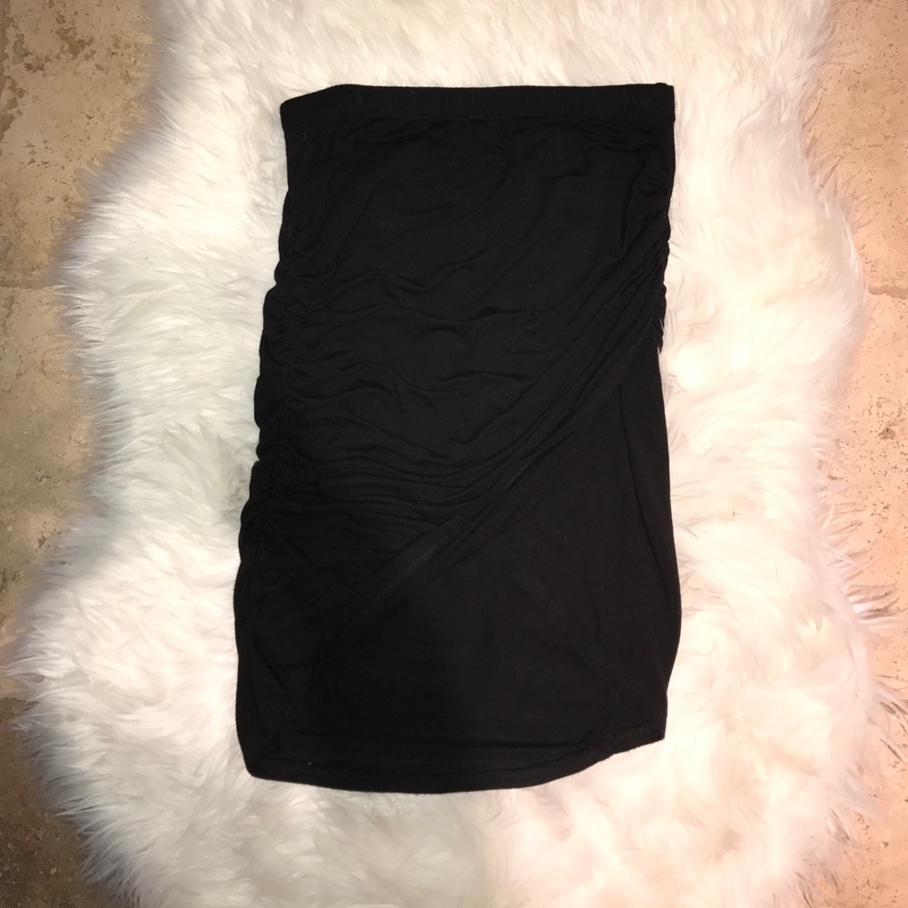 Fitted skirt with asymmetrical front