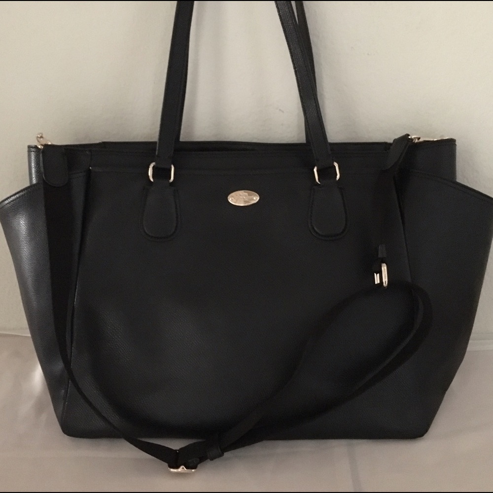 ⛔SOLD⛔ Coach Leather Travel Multifunctional Bag.