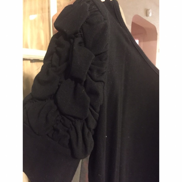 SOLD 🌸 Black one shoulder dress - Picture 2 of 2