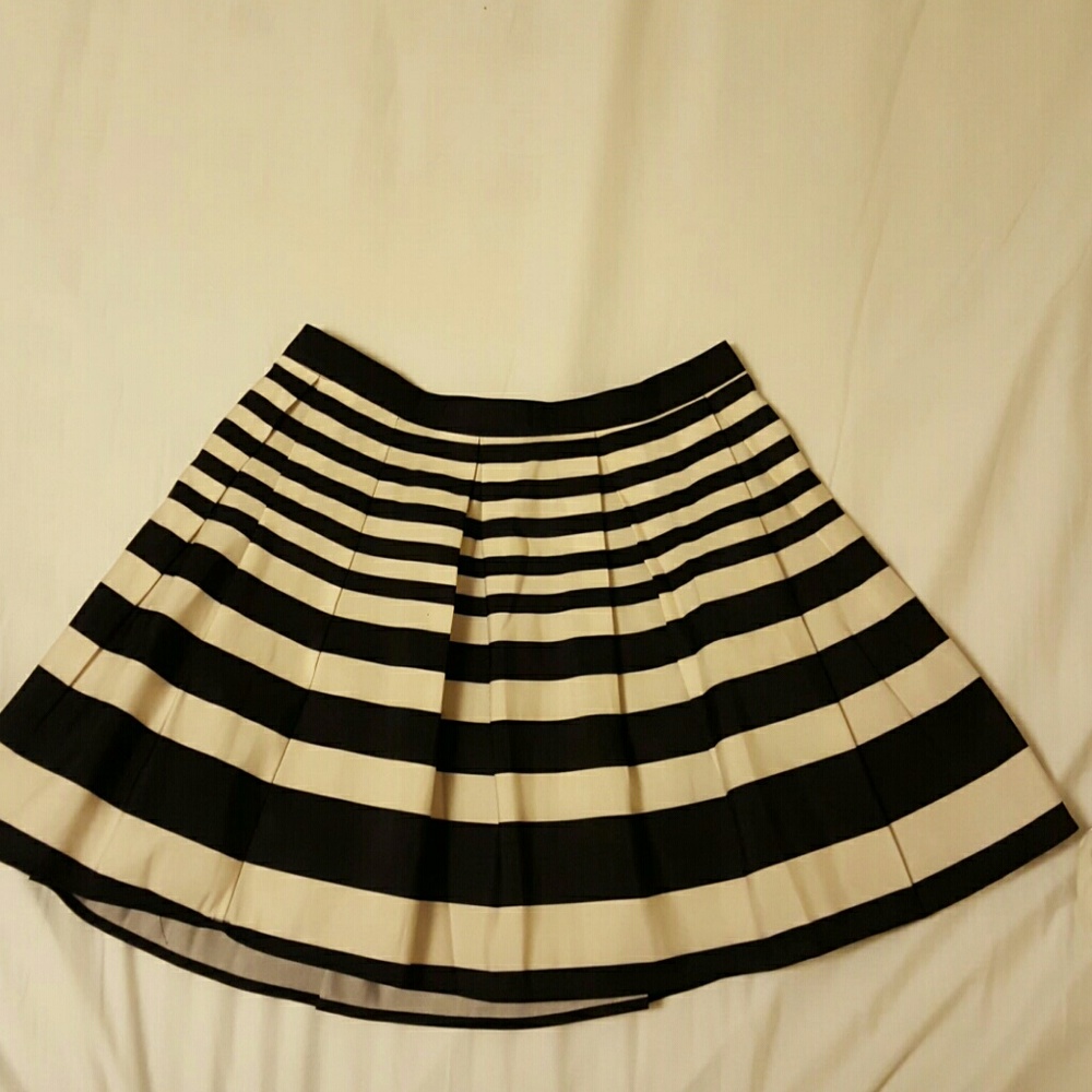 *❌❌SOLD❌❌* NWOT Forever 21 Pleated Skirt