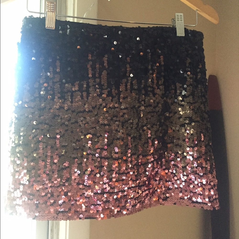 🎉HP!💖Gorgeous sexy little sequin mini skirt