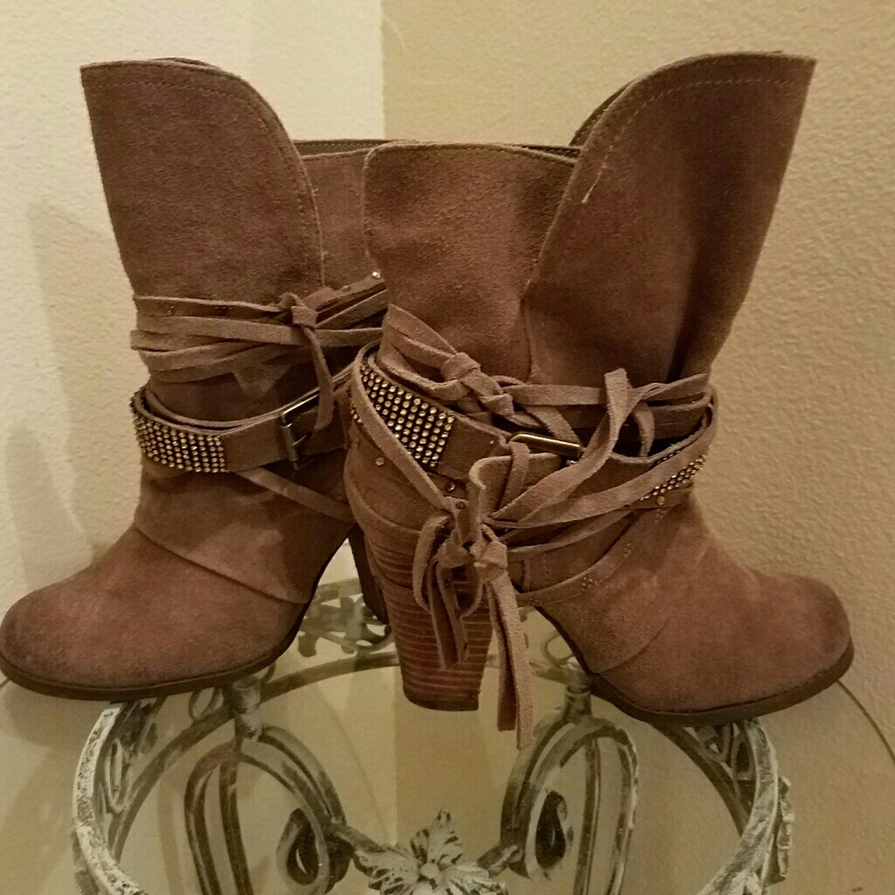 Suede boots