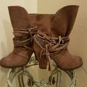 Suede boots
