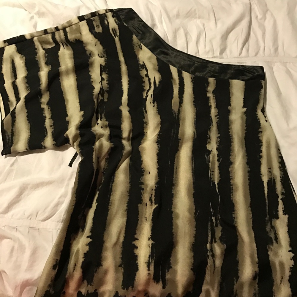 One shoulder Top