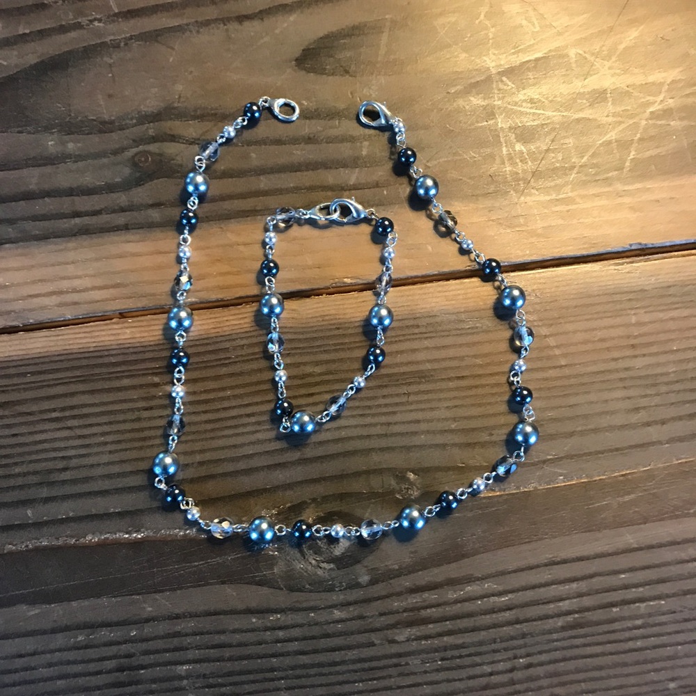 Gorgeous black pearl choker & bracelet