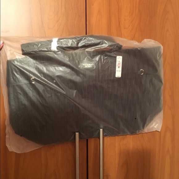 VICTORIAS SECRET TOTE - Picture 2 of 3