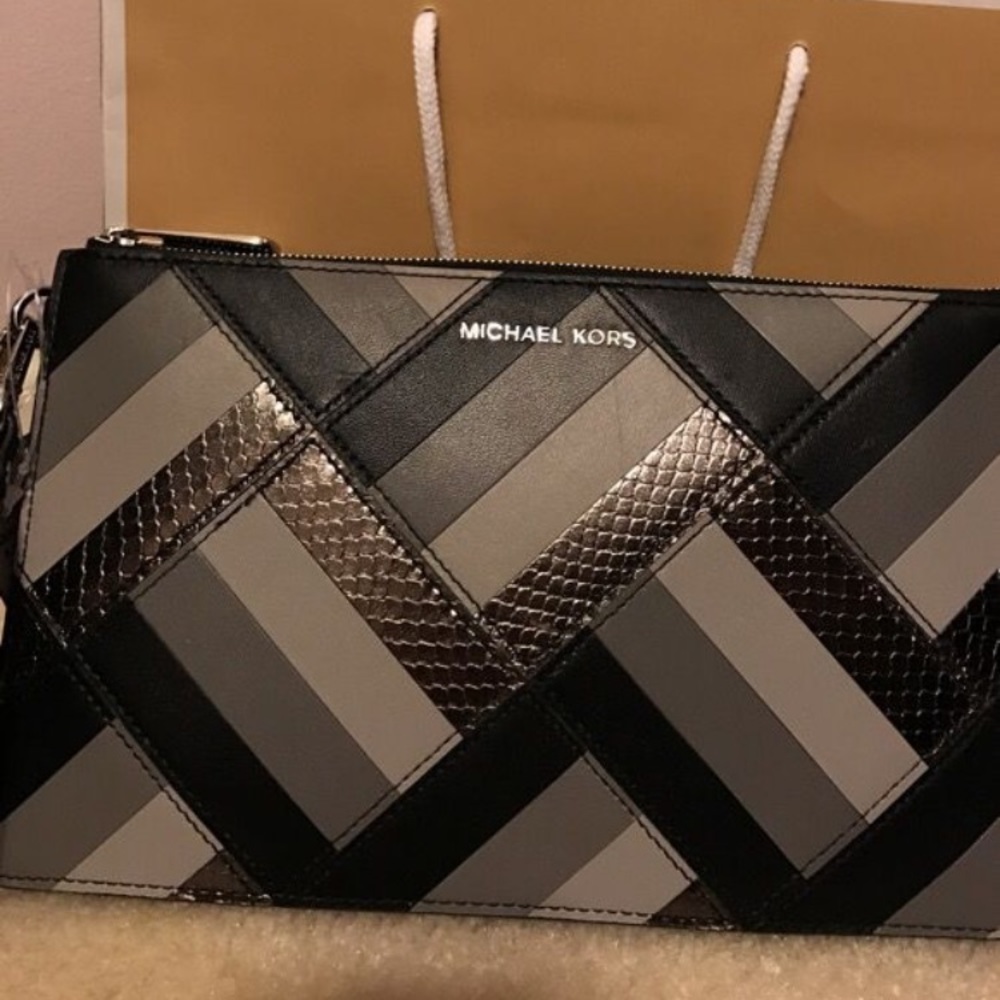 Michael Kors Clutch (NWT)