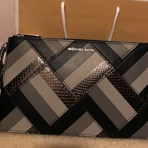 Michael Kors Clutch (NWT)