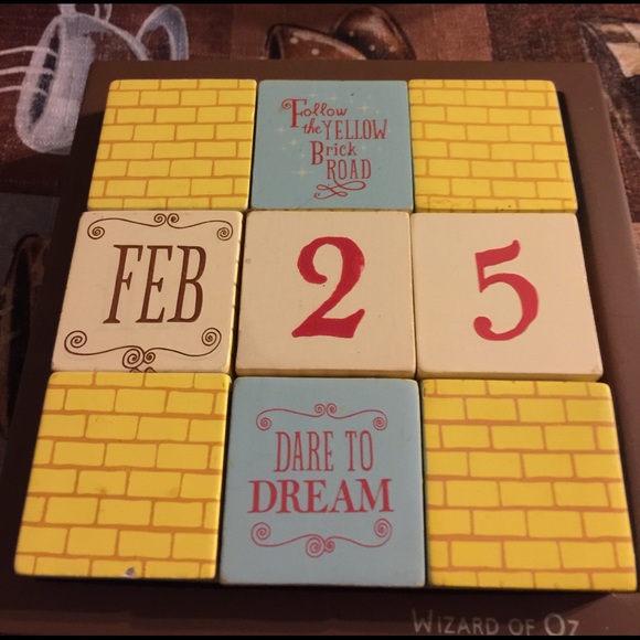 Hallmark perpetual calendar - Picture 1 of 4