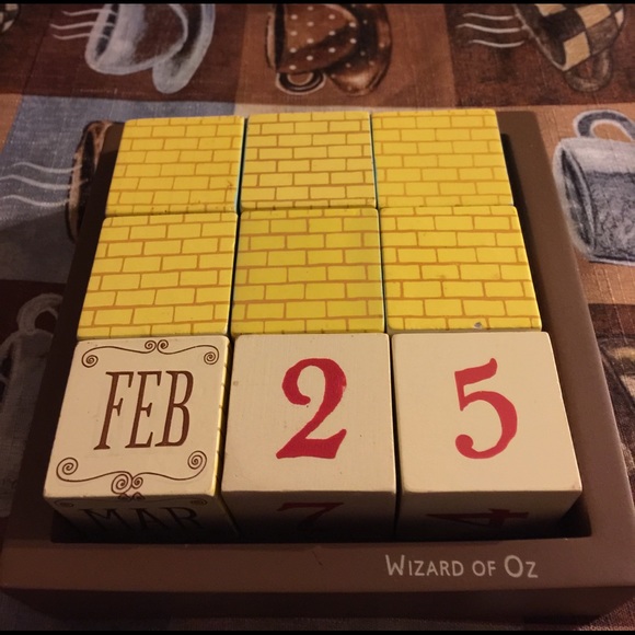 Hallmark perpetual calendar - Picture 3 of 4