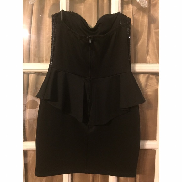 SOLD 🌸 Black sequin peplum dress - Picture 3 of 5
