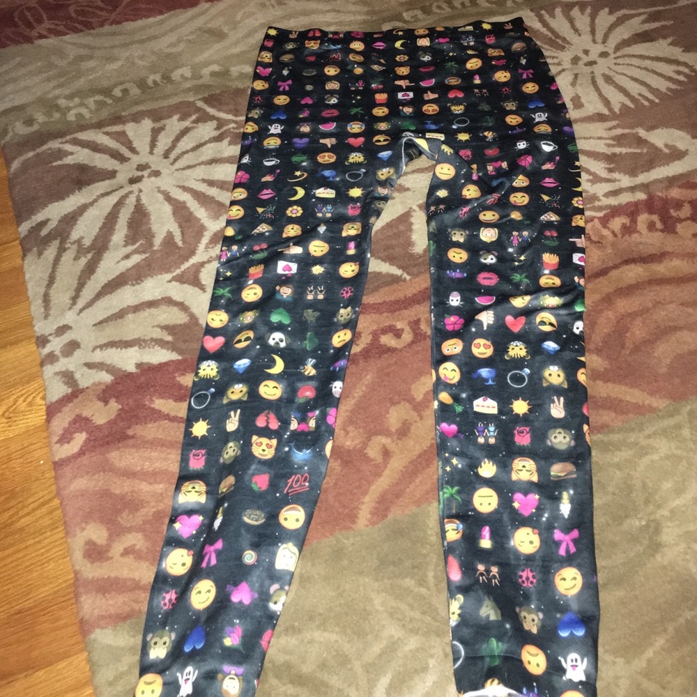 👄👻😃🍒🍉🍦💯FUN EMOJI LEGGINGS🍕🌴😀🙊🌙🍍🎀💙💘