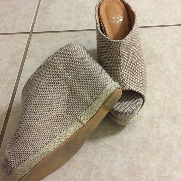 Wedge Sandals - Picture 3 of 4