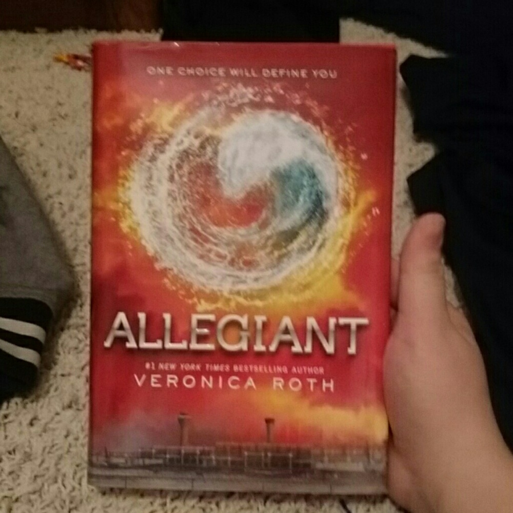 Hard Cover book "allegiant" by Veronica Roth