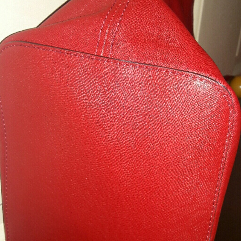 🎉LOWEST🎉MK Jet Set Saffiano Leather Travel Tote - Picture 4 of 6