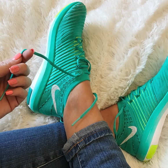 NEW | LAST PAIR⚡️ NIKE FLY KNIT WOMENS 9 - Picture 2 of 6