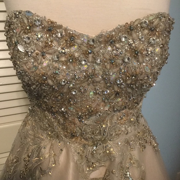 Stunning Prom / Party Dress  - Picture 2 of 6