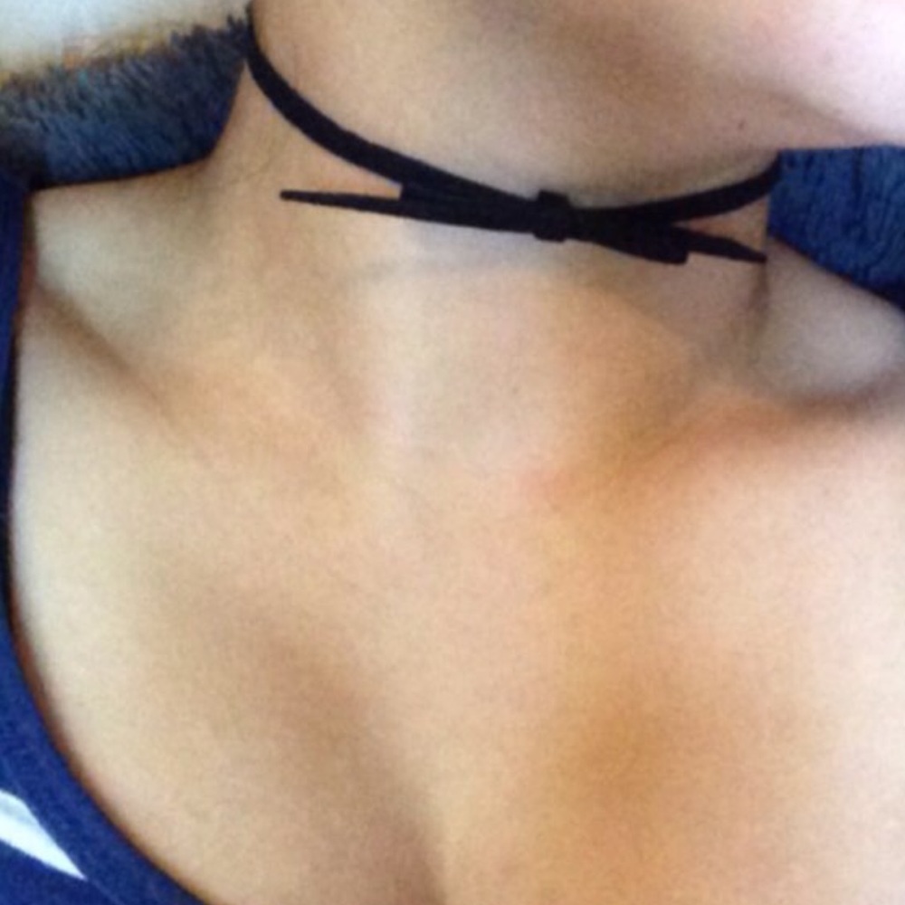 Black velvet bow choker