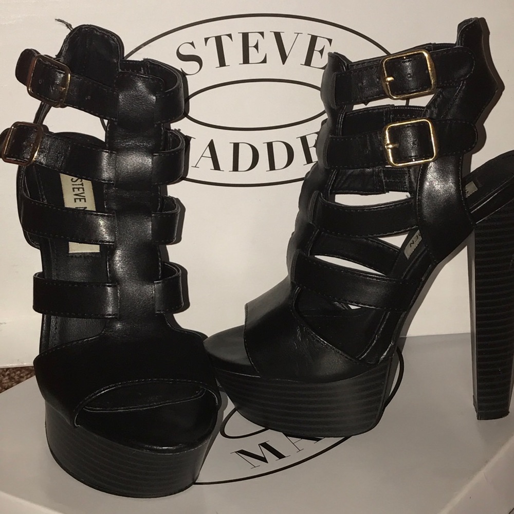 Steve Madden heels. Super nice! Pre loved size 5.5